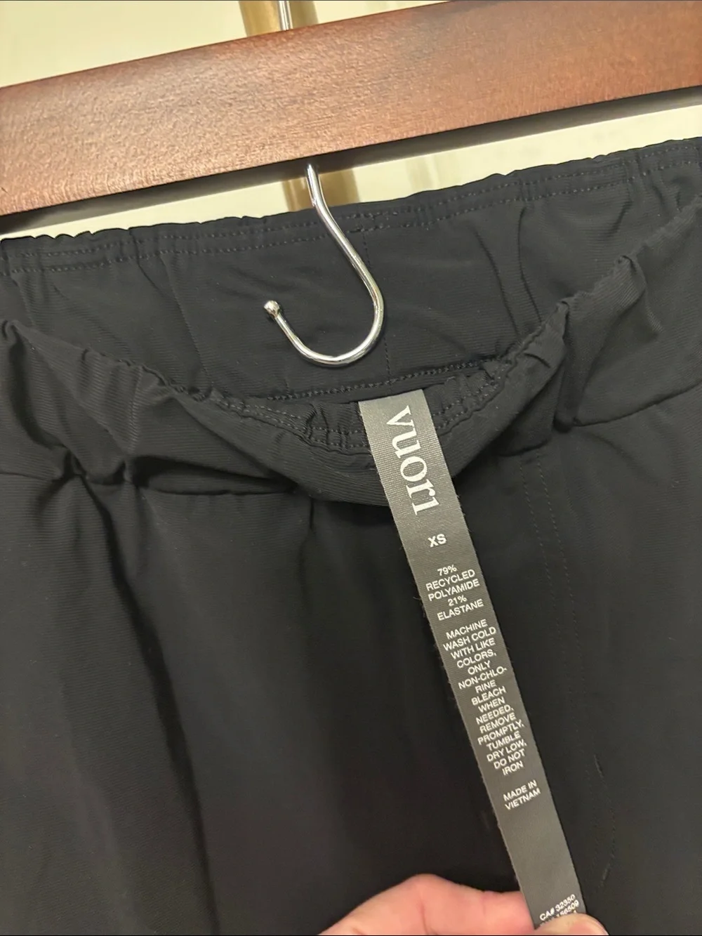 Vuori Miles Performance Pants XS Black Elastic-Waist Ankle Pants -MSRP $118 NWOT